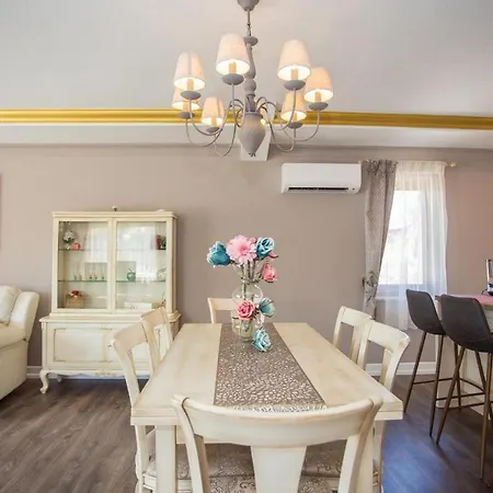 Mihaela Deluxe Holiday home